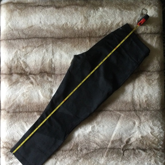 🆕 CK Camo Capri Leggings 🖤🧘🏼♂️👟 - Picture 11 of 13